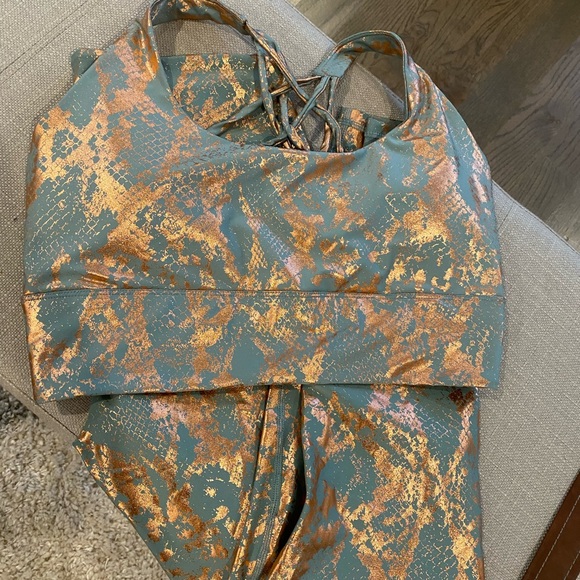 Rae Mode women’s sports bra and leggings, set size large - Picture 5 of 6